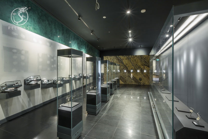 Royal Brunei Islamic Museum  Freestanding Display Cases display cases