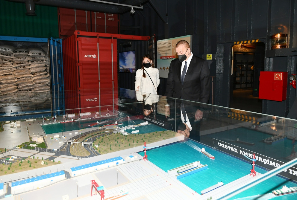 Oil tanker museum-Surakhani ship-museum Frameless Table Glass Display Case on Pedestal