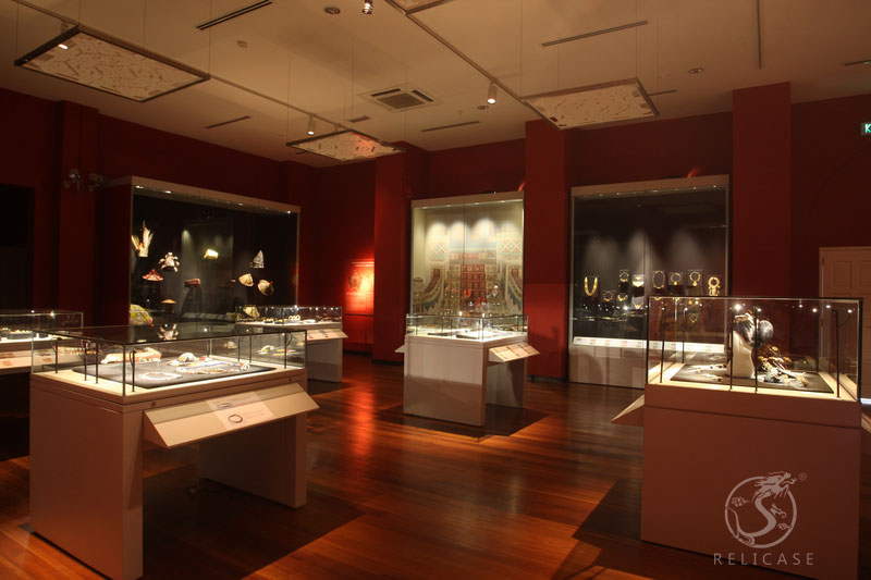 National Textile Museum Of Malaysia talbe top display cases