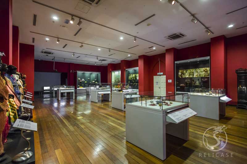 National Textile Museum Of Malaysia wall-alone display cases