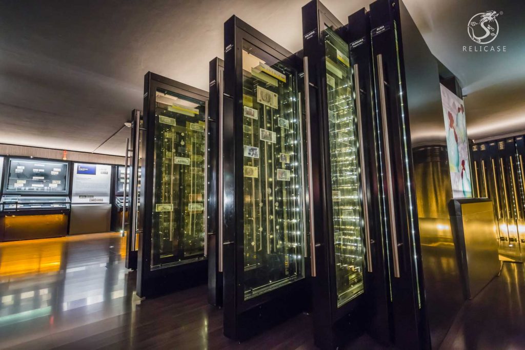 Bank Indonesia Museum Freestanding Display Cases With Drawer