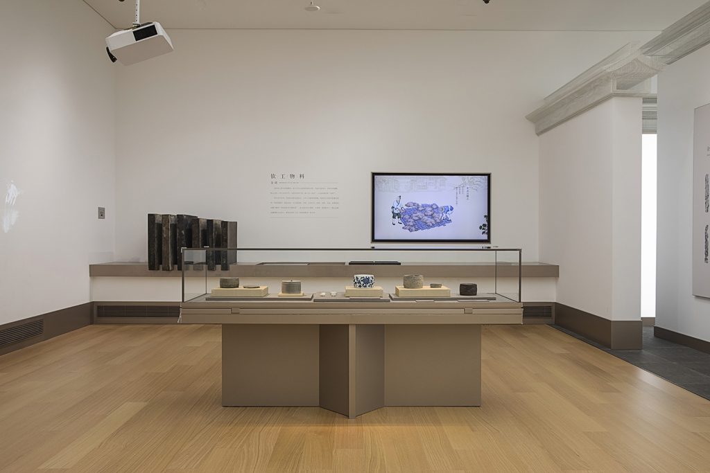 Suzhou Museum West  talbe Display Cases on Pedestal 