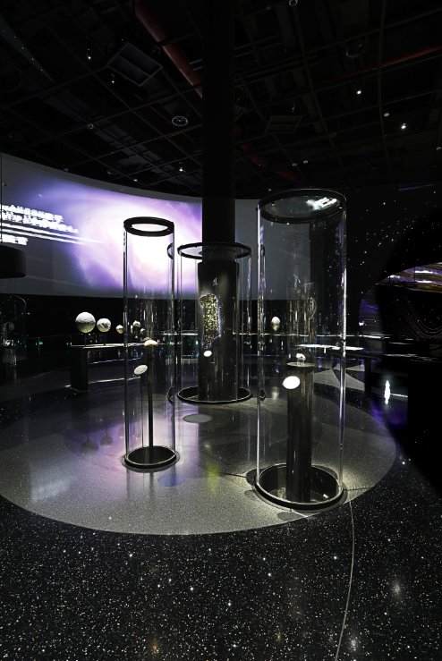 Shanghai Astronomy Museum Curved Freestanding Display Case