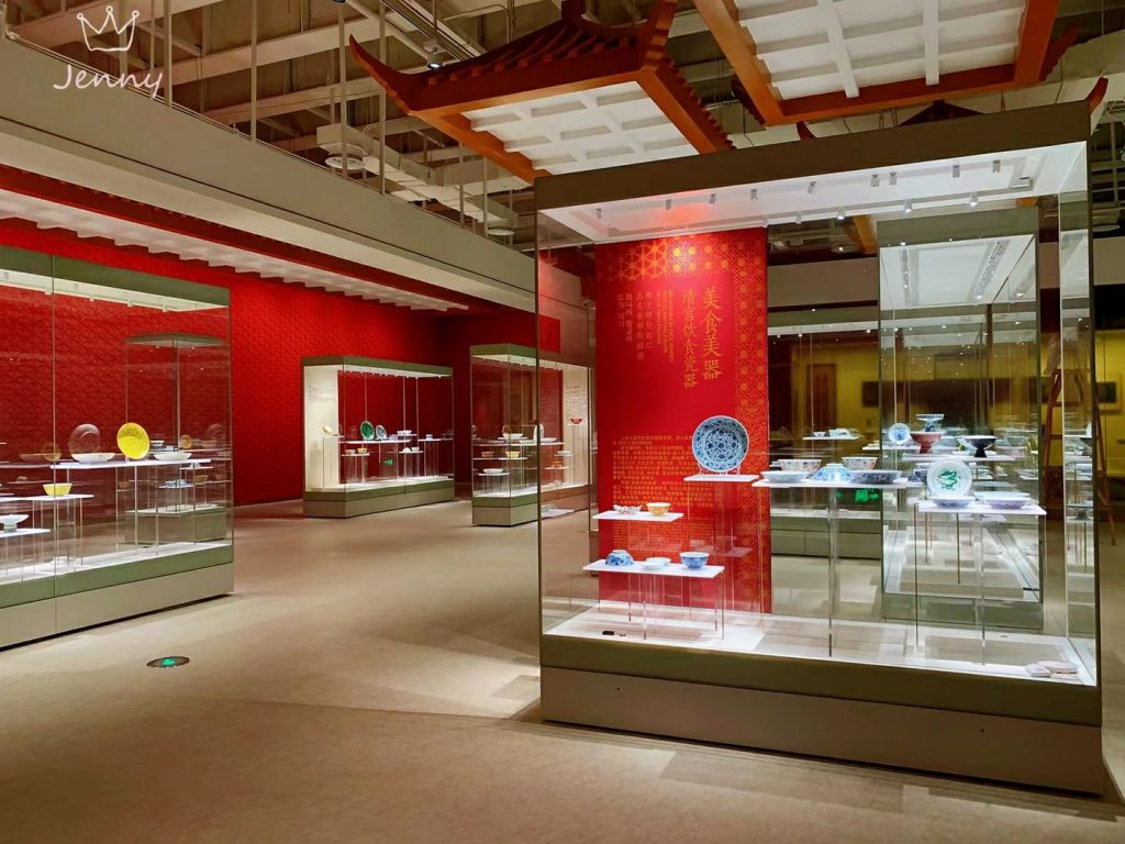 Museum of Grand Canal Freestanding Display Cases
