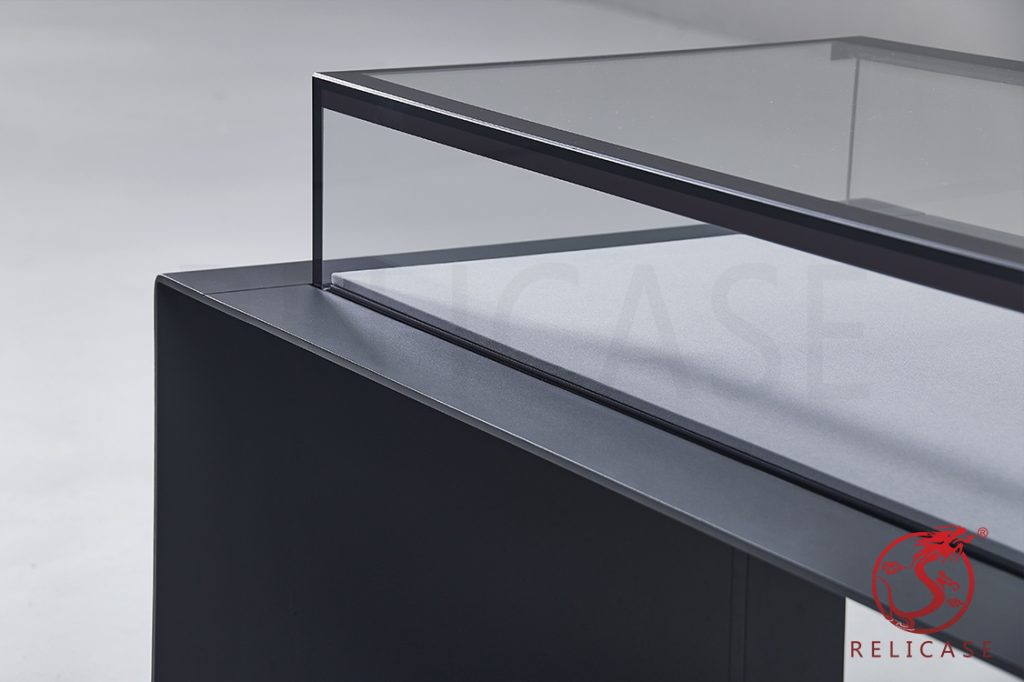 TT004 Automatic Lift offOpening Table Top Display Case features