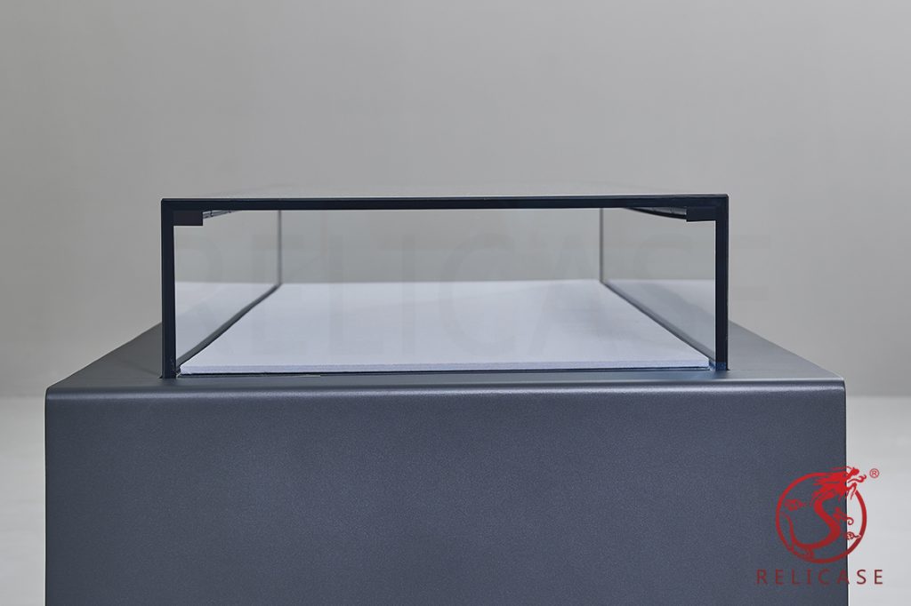 TT004 Automatic Lift offOpening Table Top Display Case features