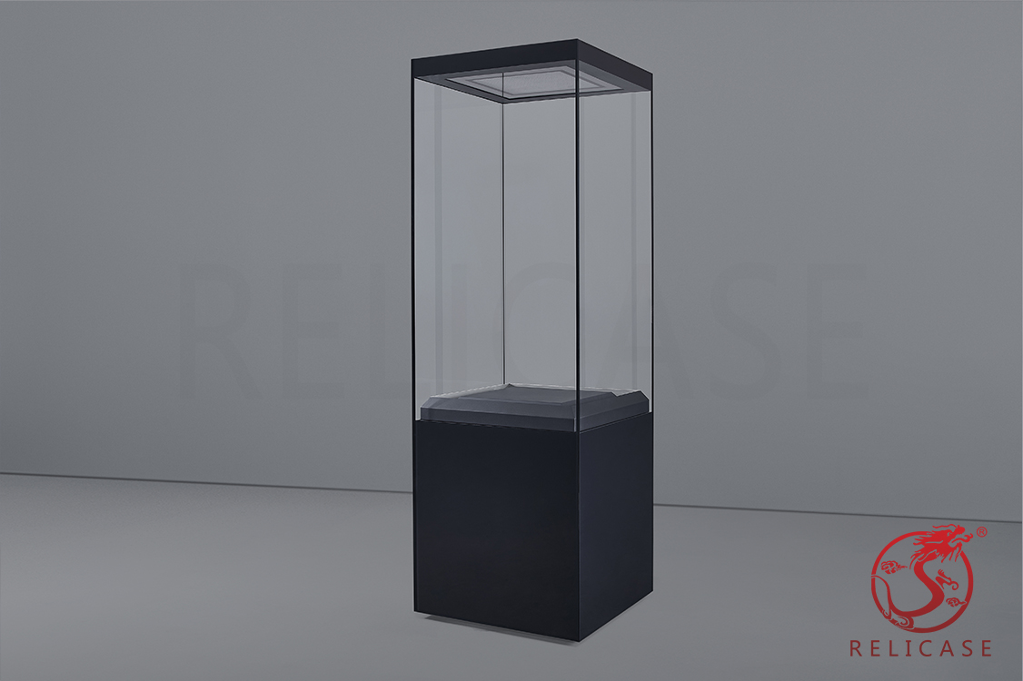 Column freestanding showcase