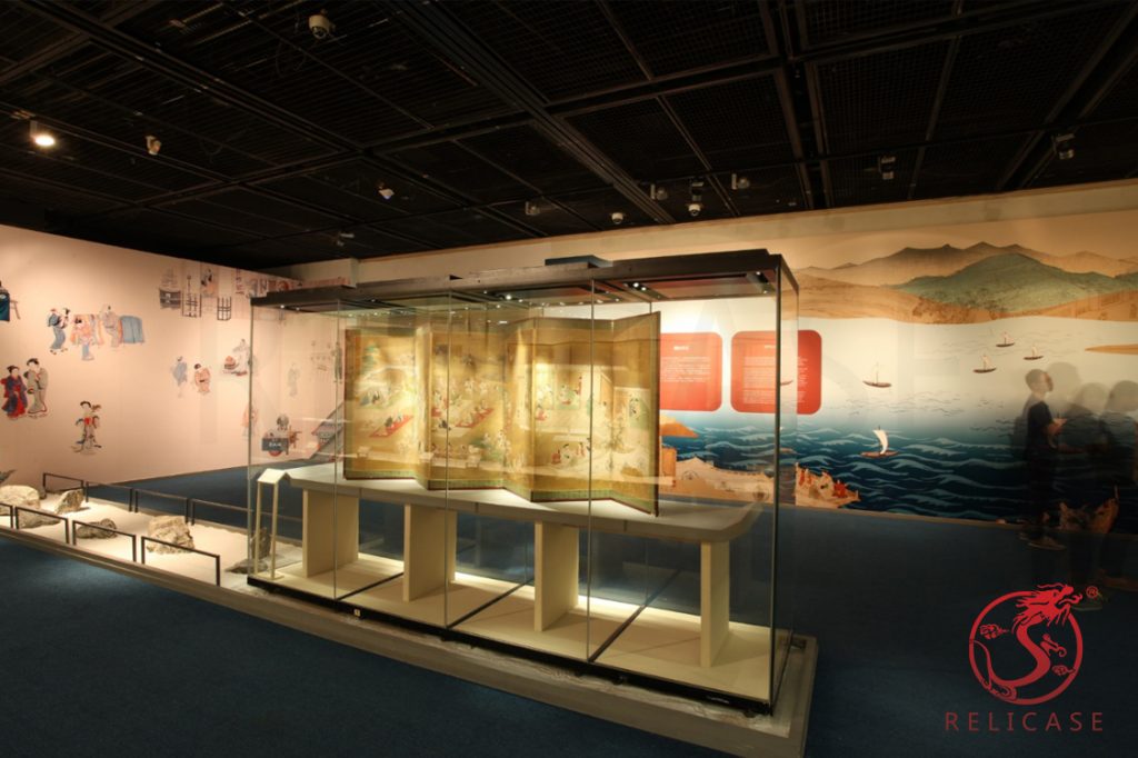 The Capital Museum Freestanding display cases
