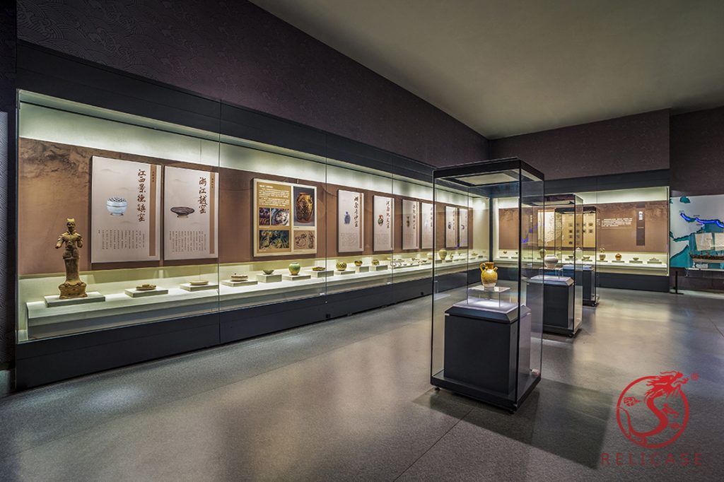 Sui-Tang Dynasties Grand Canal Cultural Museum display cases