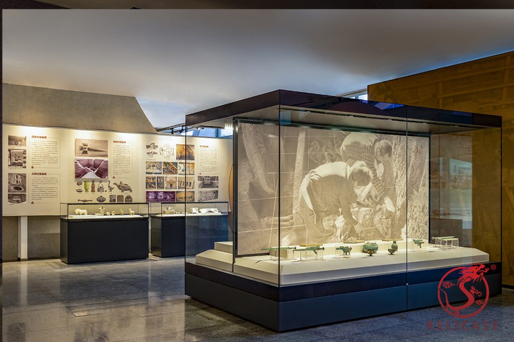 Sui-Tang Dynasties Grand Canal Cultural Museum display cases