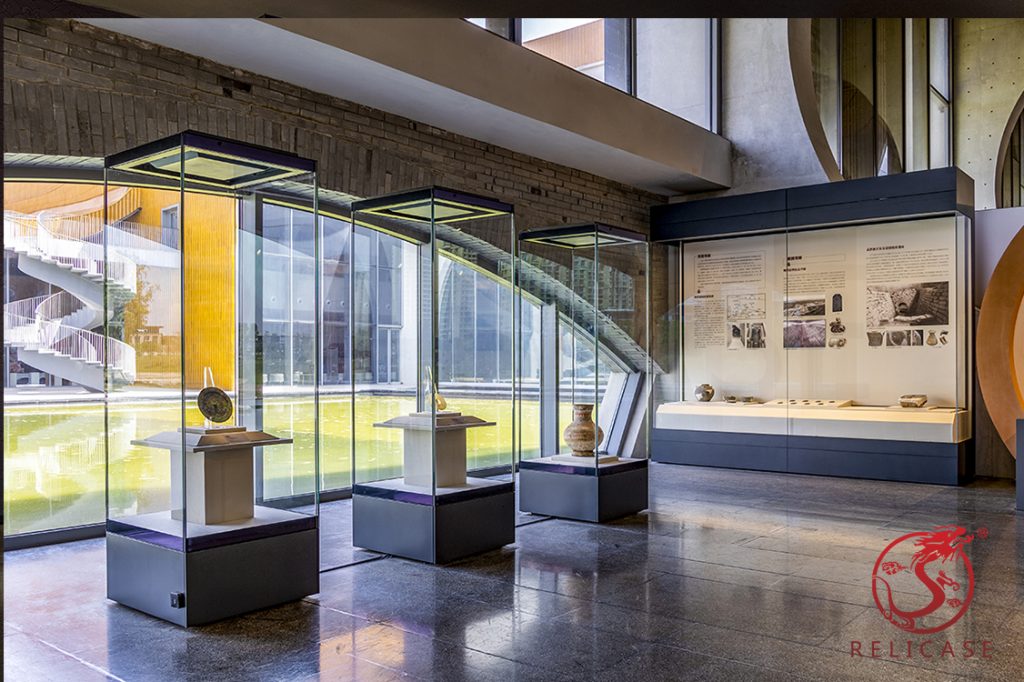 Sui-Tang Dynasties Grand Canal Cultural Museum display cases